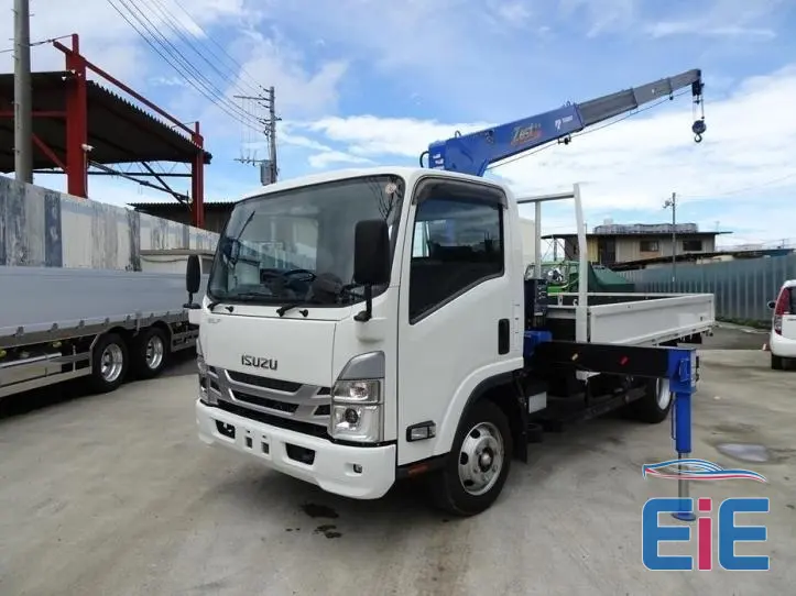 Isuzu Elf &mdash; photograph 1 of 31