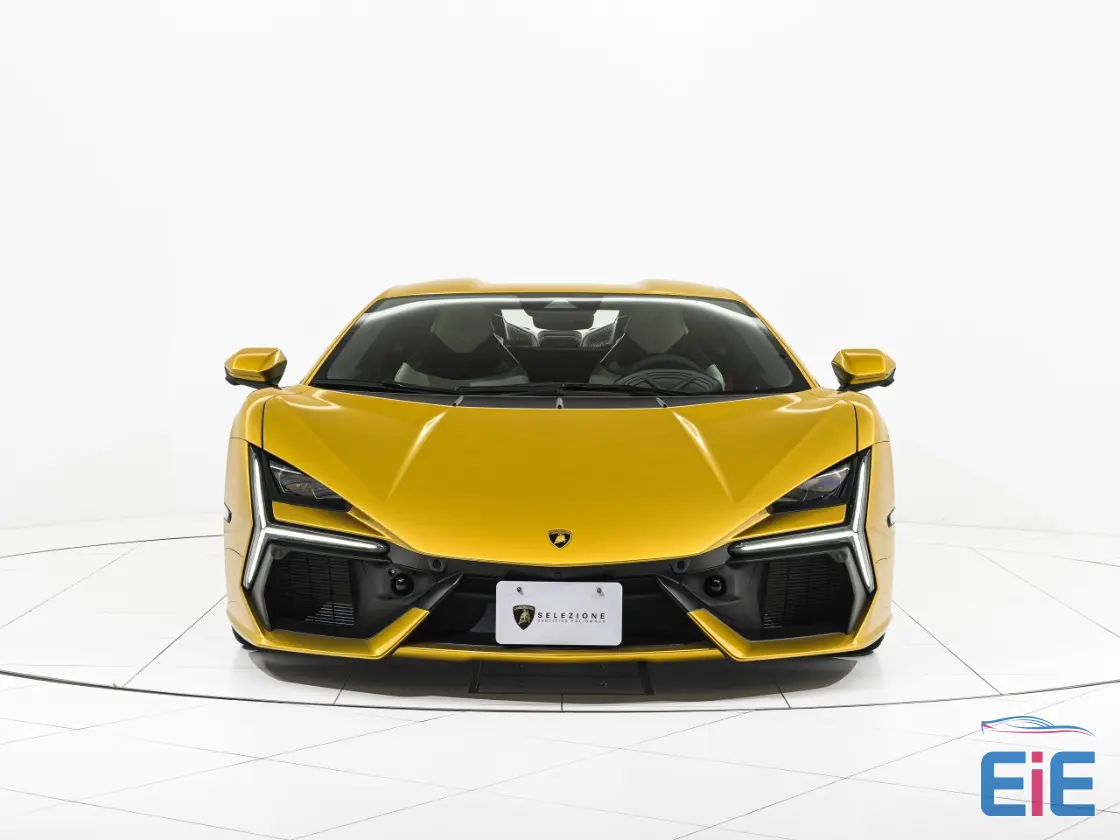 Lamborghini Revuelto &mdash; photograph 1 of 35