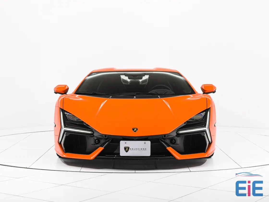 Lamborghini Revuelto &mdash; photograph 1 of 38