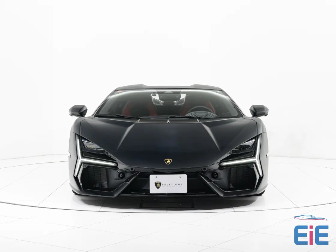 Lamborghini Revuelto &mdash; photograph 1 of 35