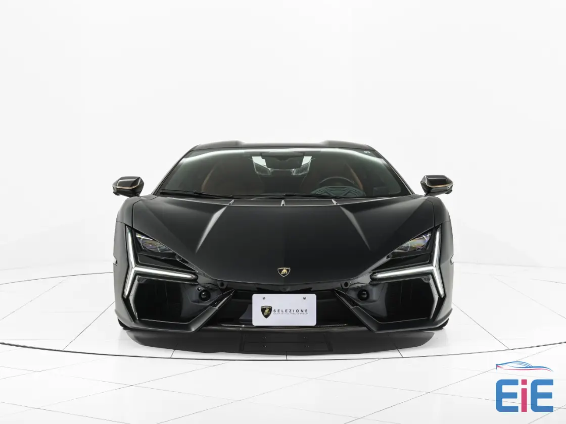 Lamborghini Revuelto &mdash; photograph 1 of 49
