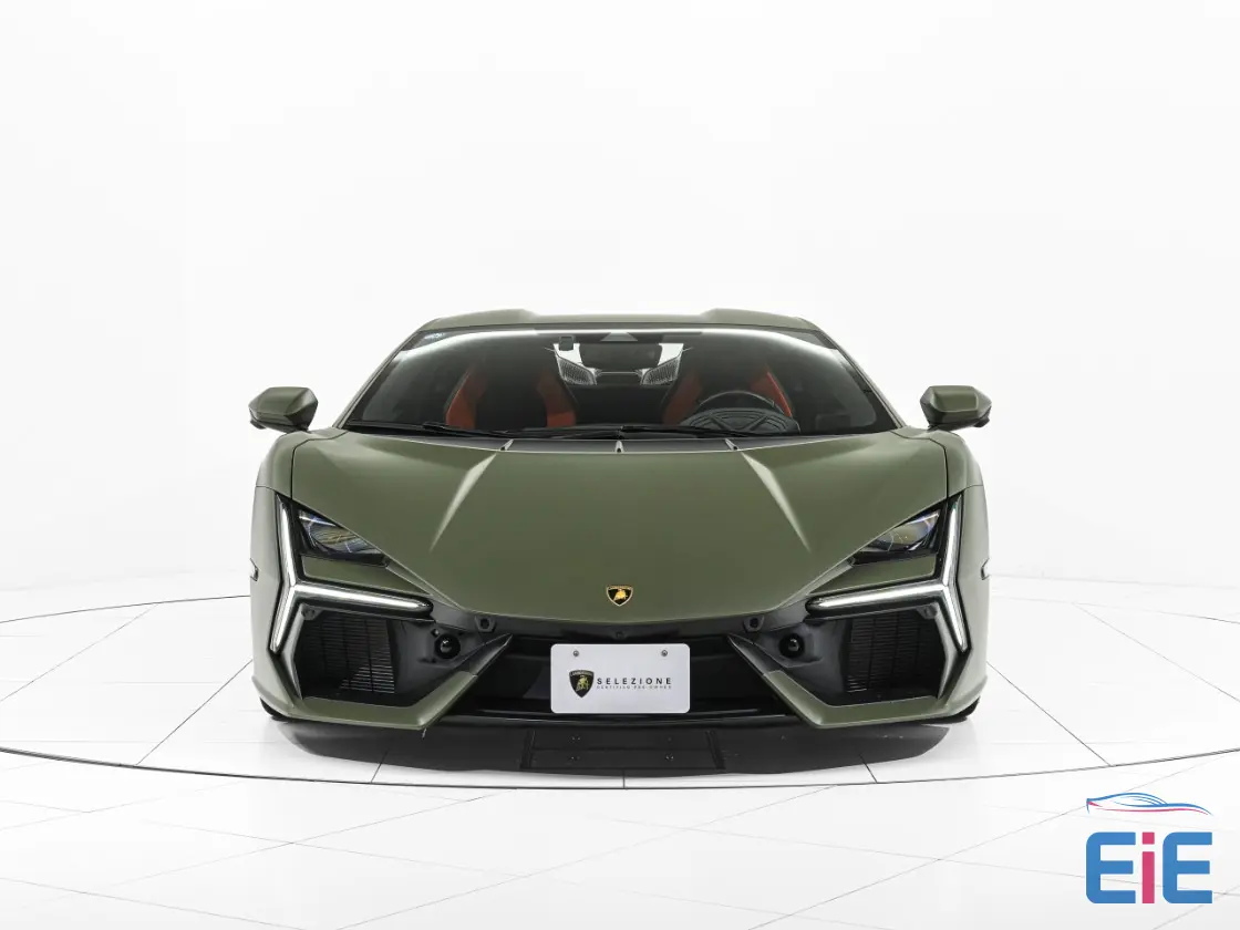 Lamborghini Revuelto &mdash; photograph 1 of 33